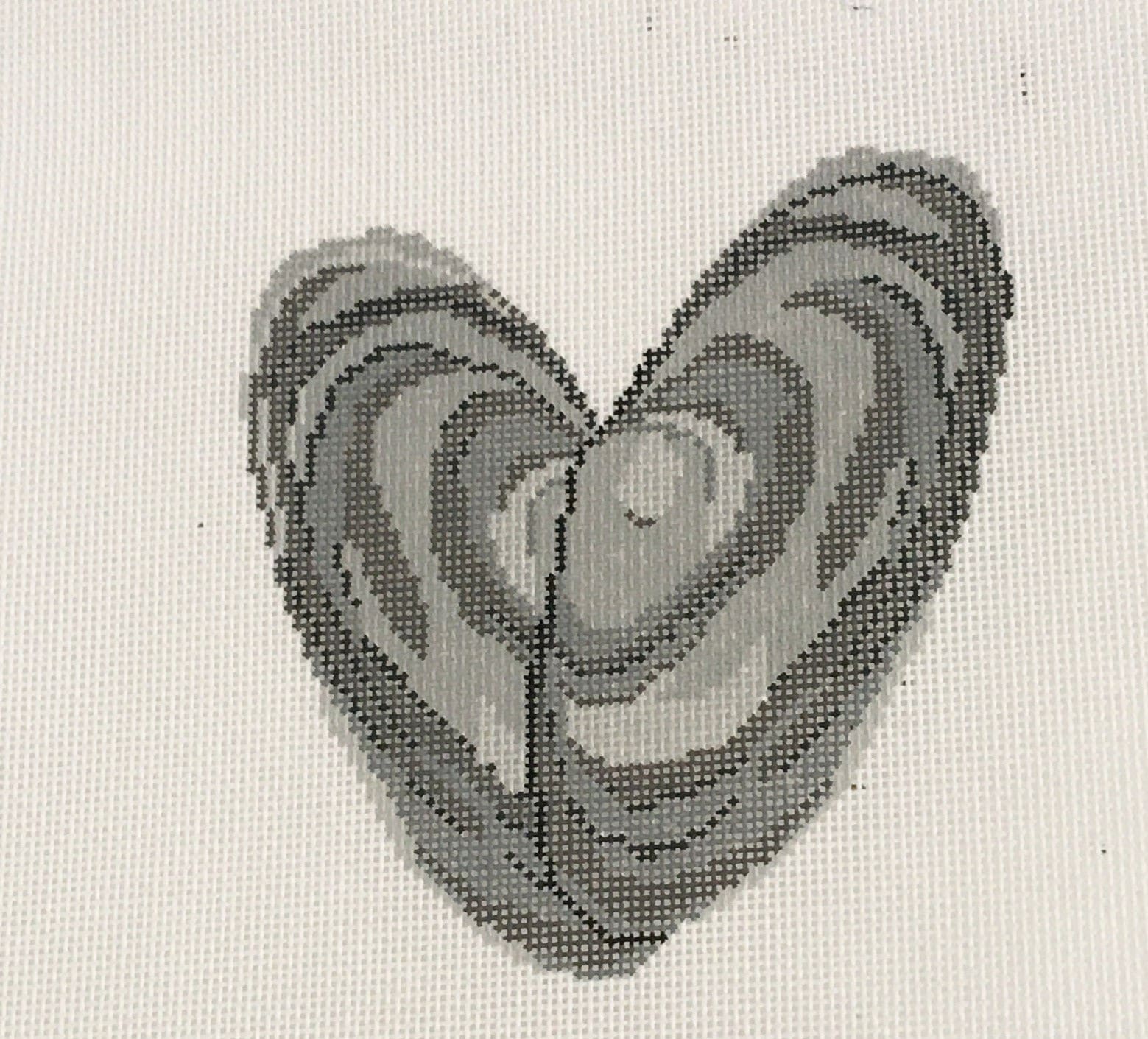 Clam Shell Heart- 4 3/8" x 4.5"-18 Mesh